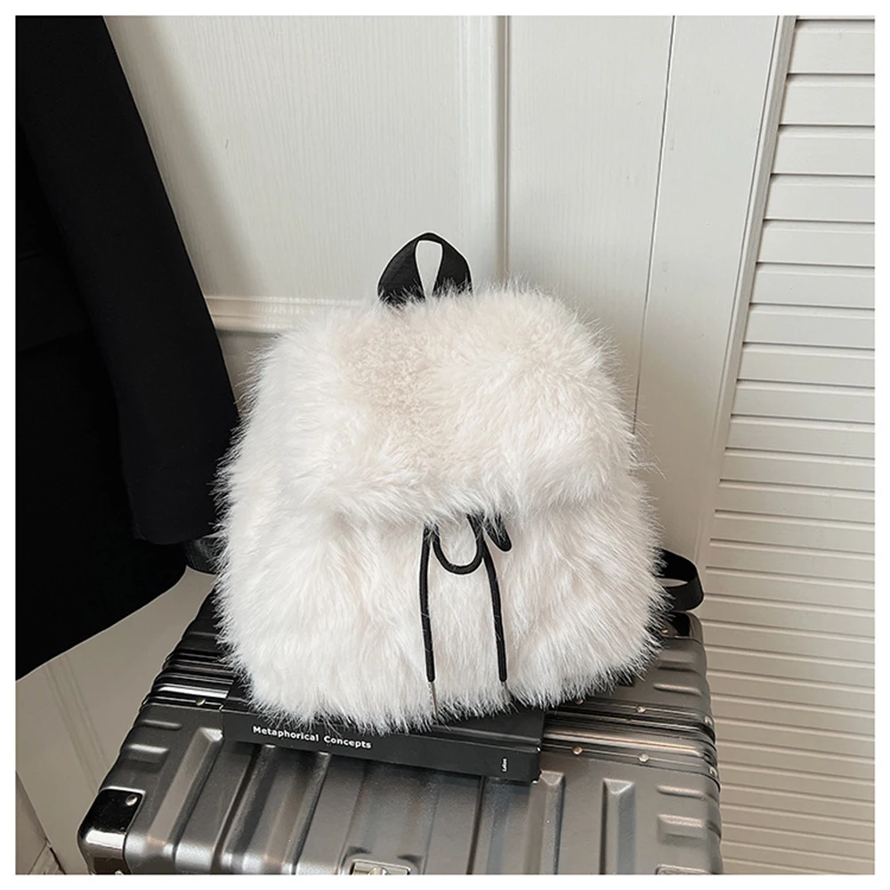 حقيبة ظهر نسائية قطيفة لخريف 2025 موضة جديدة غير رسمية أنيقة وبسيطة حقيبة سفر متعددة الاستخدامات للتنقل بحزام مزدوج حقائب نسائية