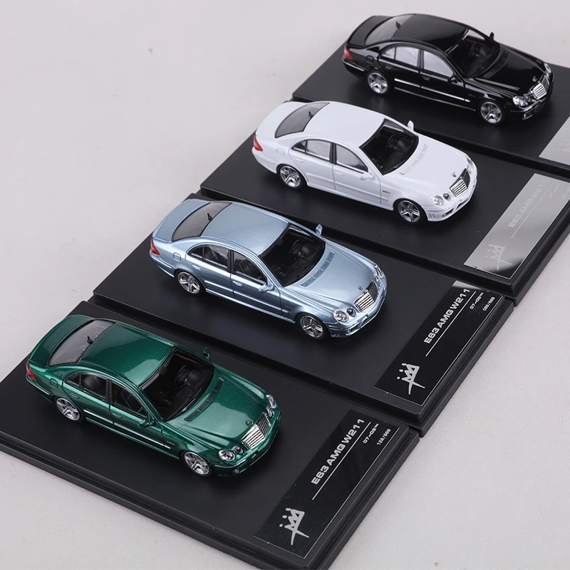 King Model 1:64 E63 AMG W211 Die-cast alloy simulation car model toy collection display piece view 2