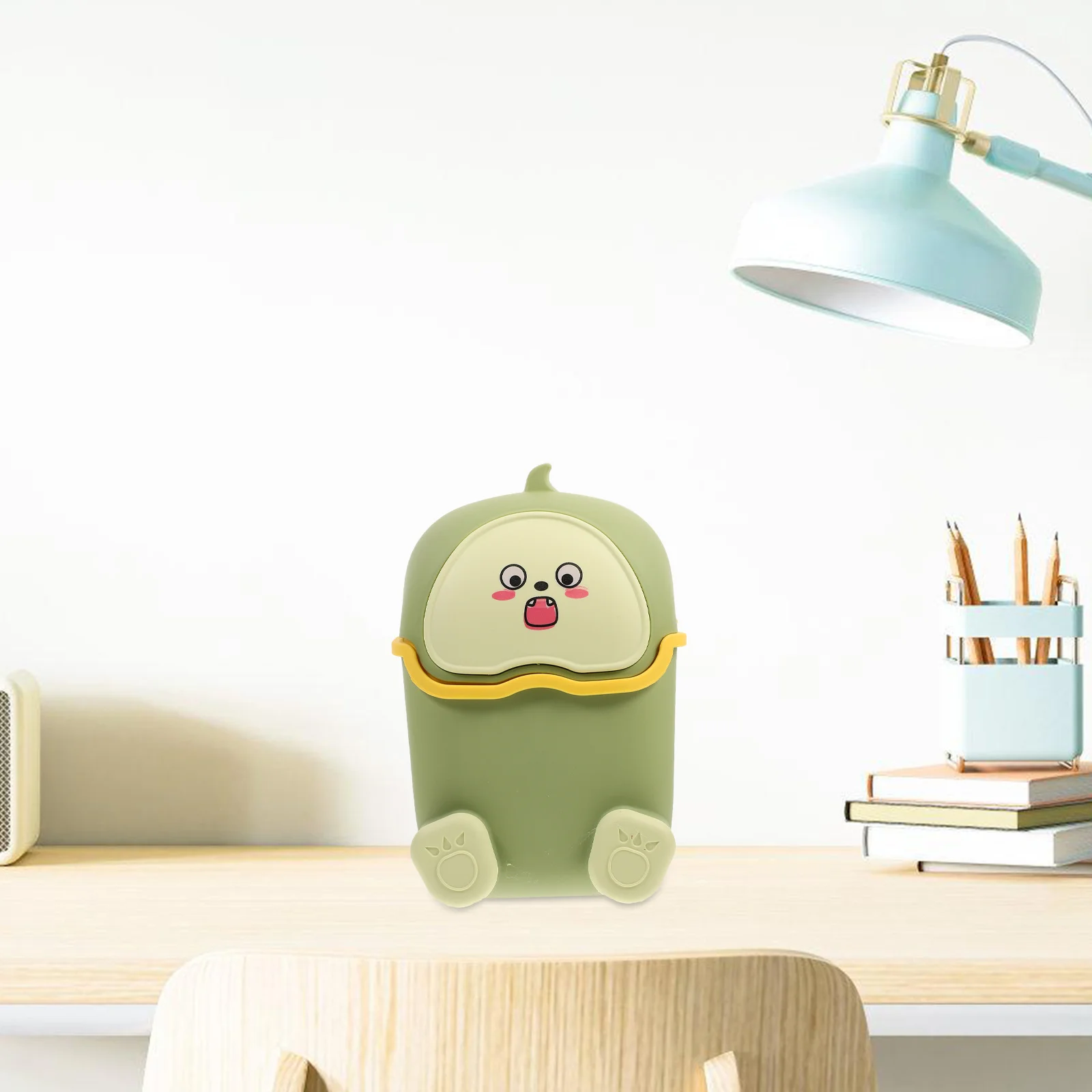 

Mini Desktop Trash Can with Lid Compact Cute Plastic Garbage Bin for Office Home Bedroom Living Room Odor Proof Storage