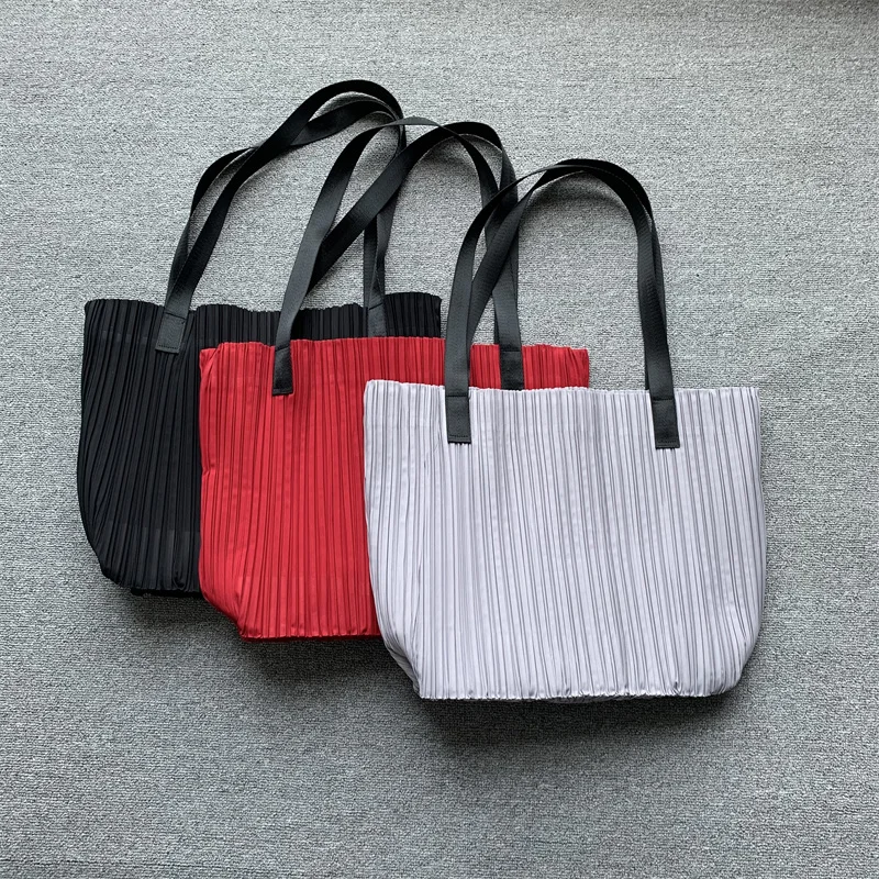 Miyake Plisowana modna torba na ramię Jednokolorowa kwadratowa kopertówka typu crossbody
