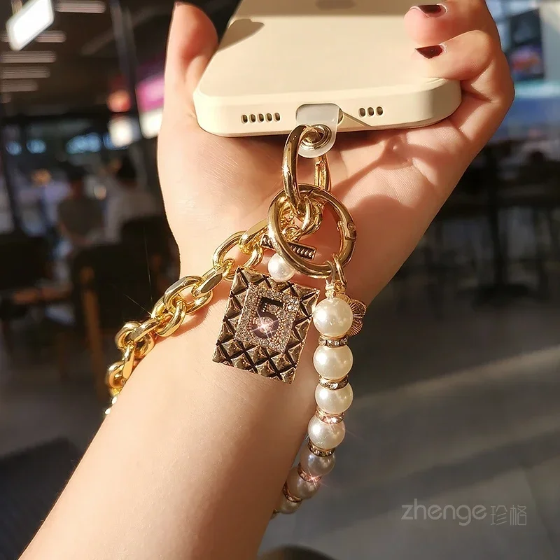 Mobile Phone Lanyard Pearl Chain No. 5 Hanging Tag Bracelet Short Wrist Strap Small Tag Metal Clip Phone Case Universal Strap