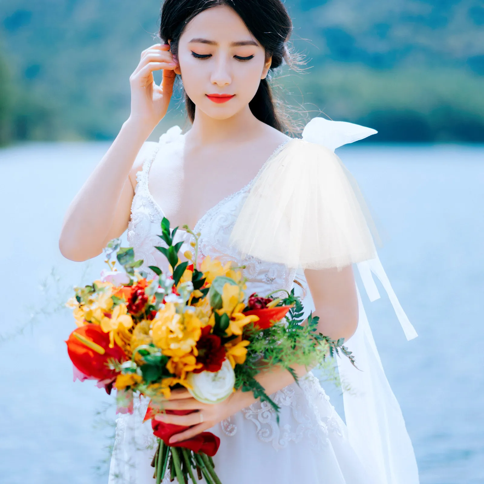

1Pair Elegant Lace Trimmed Tulle Bridal Shawl Puffed Shoulder Cape Detachable Arm Coverage for Wedding Dress Formal Prom