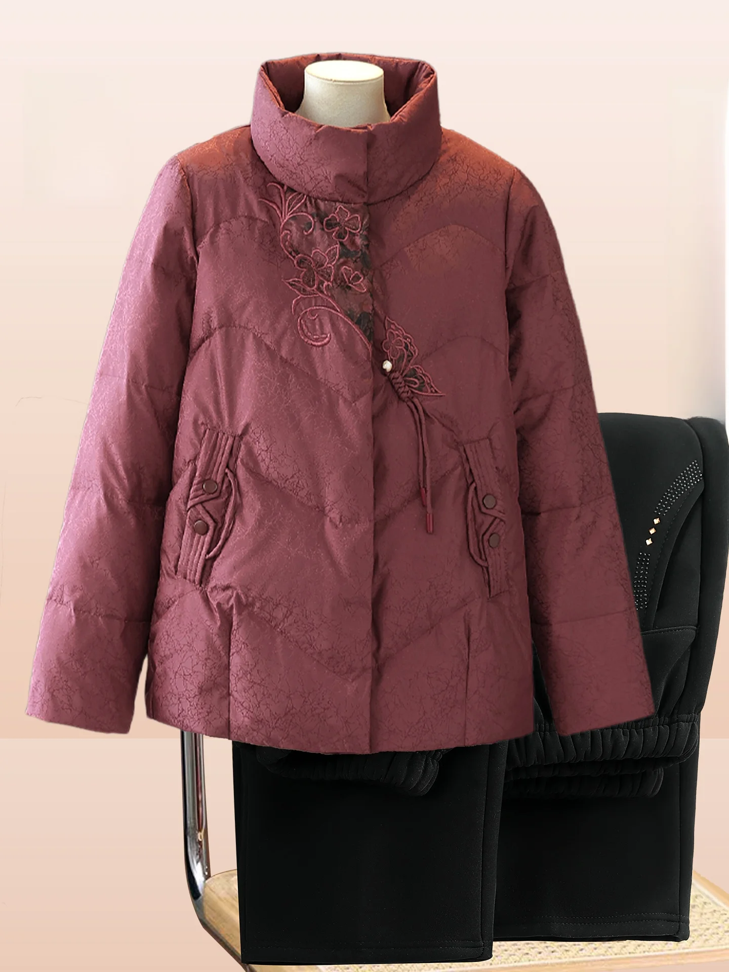 

New Chinese Sle Embroidered Cotton Jaet Thiened Fce Warm Heavy Du Winter Outerwear for Middle Aged And ly Women