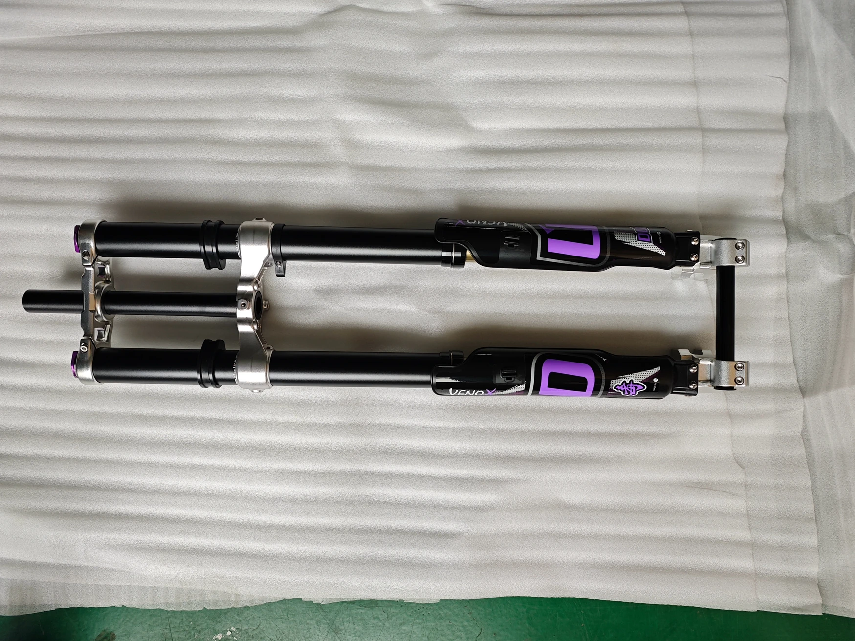 

Venox Cool Electric Front Fork Suspension Colorful Bicycle Part 110*20 For Suron Front Fork