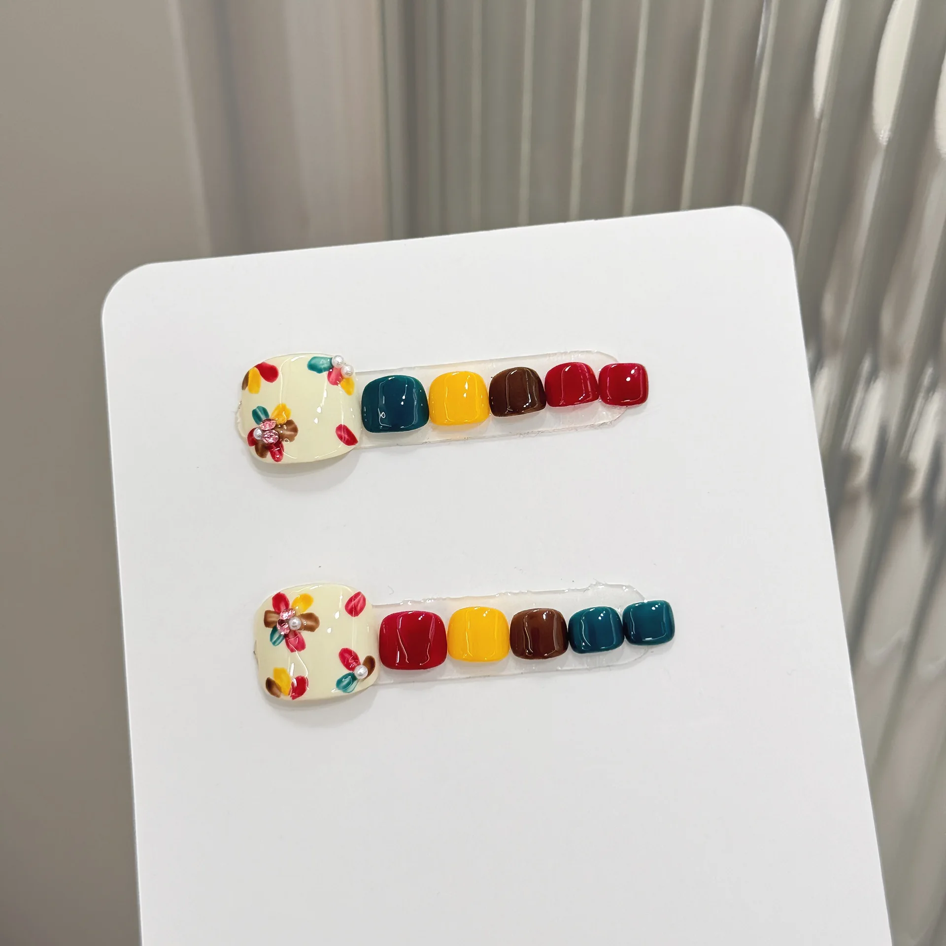 12 قطعة الصحافة اليدوية على أظافر الزهور الملونة لامعة الترتر تصميم أظافر وهمية يمكن ارتداؤها الصيف أورورا أظافر صناعية