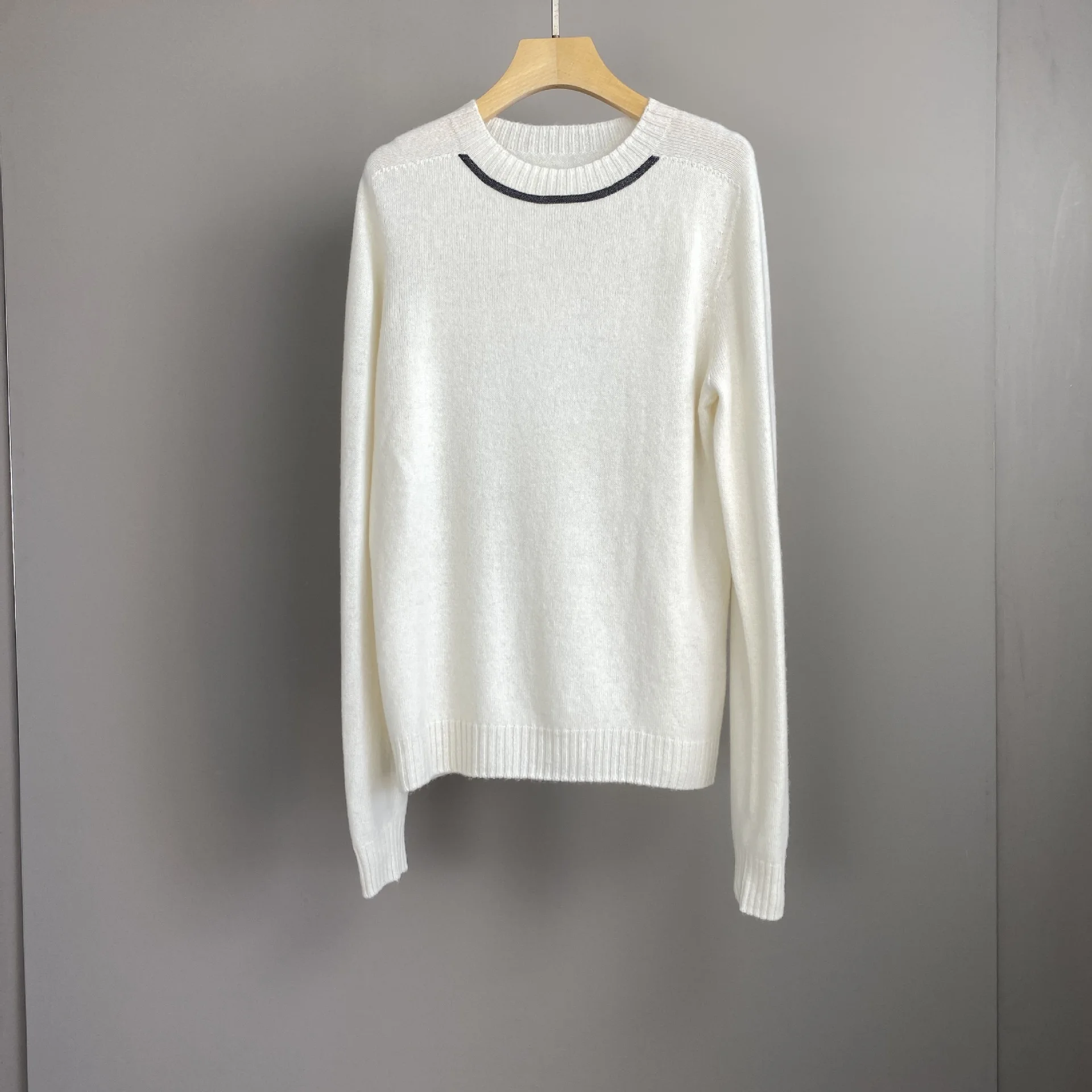 

Осень-зима 2025 года, новый кашемировый шерстяной свитер с круглым вырезом, расшитый бисером, модный универсальный повседневный свитер