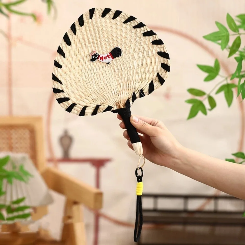 Handmade Straw Woven Fan Cartoon Animal Pattern Handheld Fan Embroidered Patches Hanging Hand-Cranked Fan Home Decoration