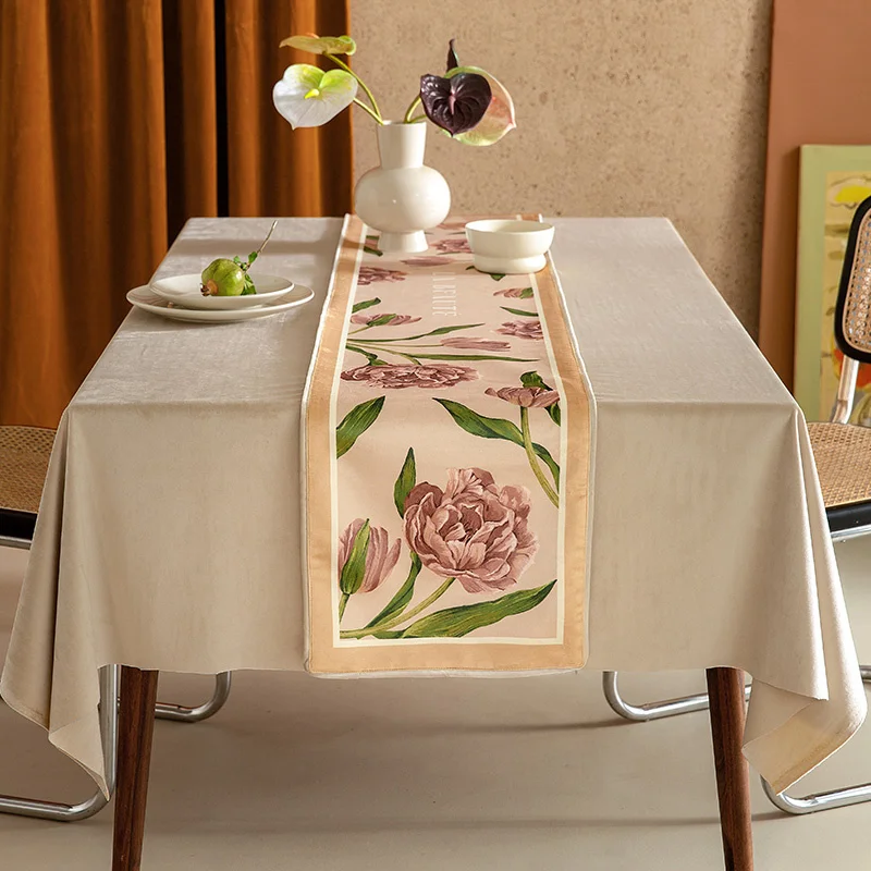 

American Style Short Plush Table runner Luxury Home Table decoration and accessories Anti-Wrinkle Wedding Festive Customization