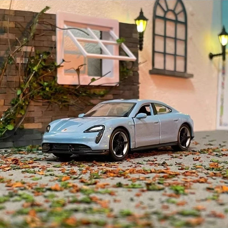 WELLY 1:36 Porsche Taycan Turbo S Alloy Car Model Diecasts Metal Toy Vehicles Car Model Pull Back Collection Childrens Toys Gift
