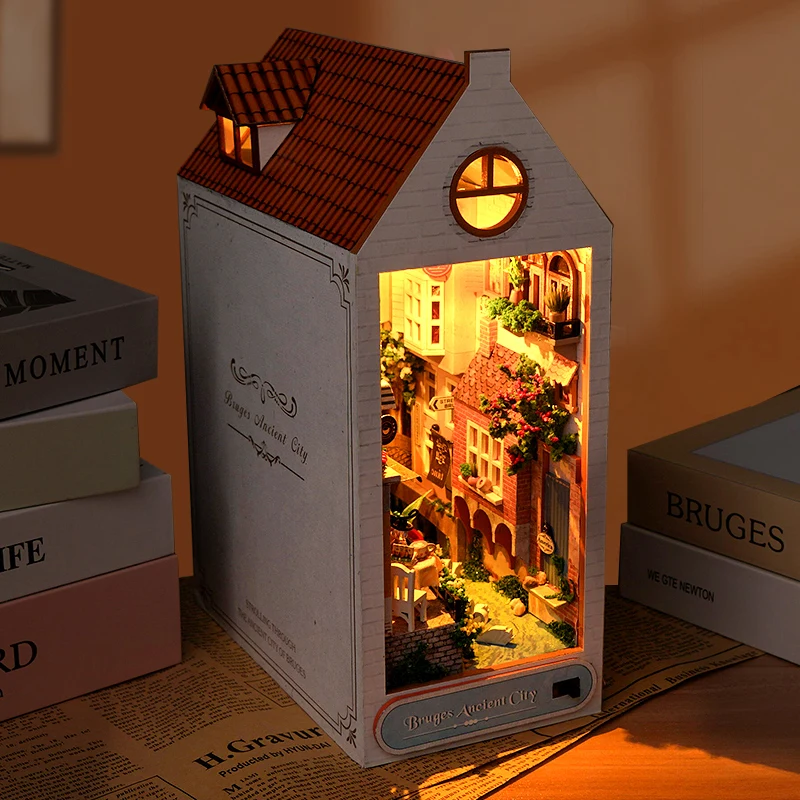 Fai da te Città antica Libro Nook Kit modello in miniatura in legno Fermalibri Casa fatto a mano con libreria leggera Decorazioni per la casa Amici Regali di Natale