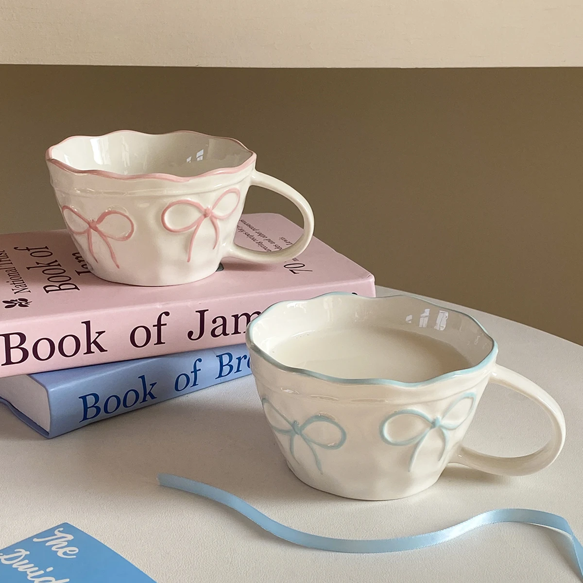 

1 шт. керамическая кружка с бантом, изысканная и простая чашка для пары с бантом большой емкости, подходит для украшения дома, чашка с цветком кофе латте