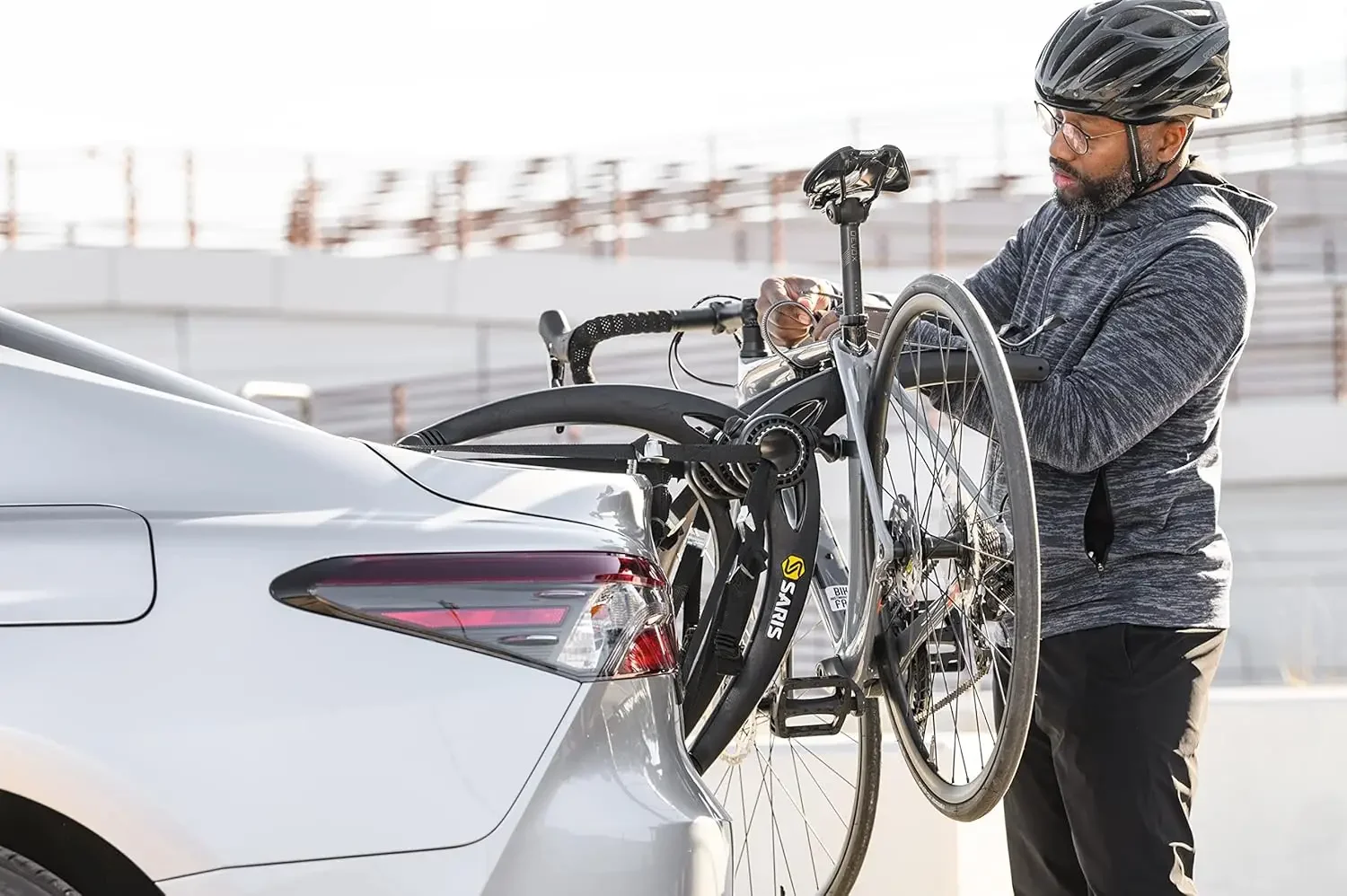 Porta-bicicletas para porta-malas de carro Bones, monta 2 bicicletas, preto - durável, sem ferrugem, correias anti-balanço, cabe na maioria dos veículos, Ma