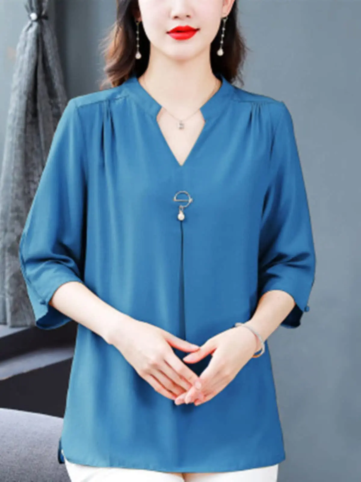 

Модная свободная женская рубашка на лето 2025 года с рукавом три четверти, V-образным вырезом, из полиэстера, повседневная, элегантная