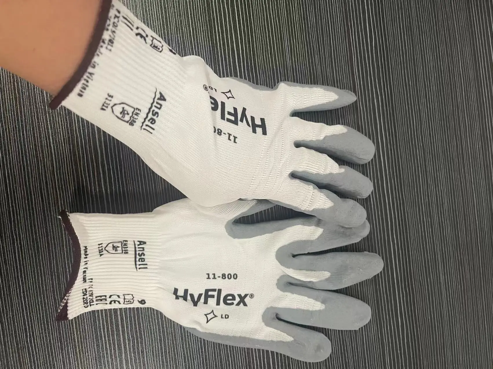 Imagem -01 - Hyflex Ansell®luvas Alinhadas Nylon Antiestático Universal Espuma Cinzenta Palma do Nitrilo Revestida 11800 12 Pares hyflex ansellluvas alinhadas nylon antiestatico universal espuma cinzenta palma do nitrilo revestida 11800 12 pares 01