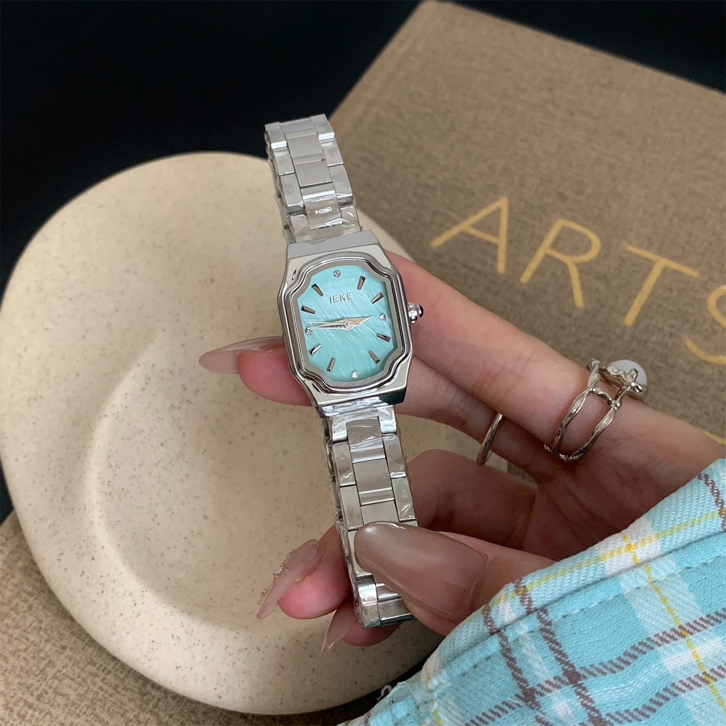 

Lake blue small fresh niche versatile exquisite Fritillary watch female student fashionable simple steel belt quartz watch