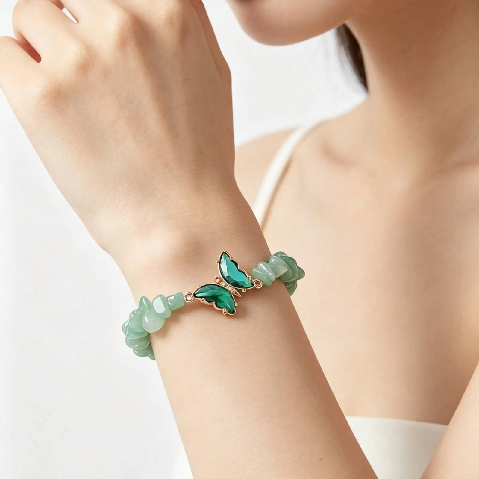 Rundes Perlenarmband mit Naturstein-Schmetterlingsanhänger für Damen, Schmuckgeschenk – Detail 2