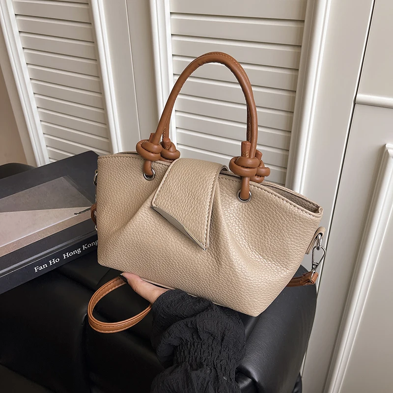 

Fashion Sewing Thread Casual Pu Zipper Large Capacity Shoulder Bags Personality Stylish Design Commute Style Tote Bags for Women