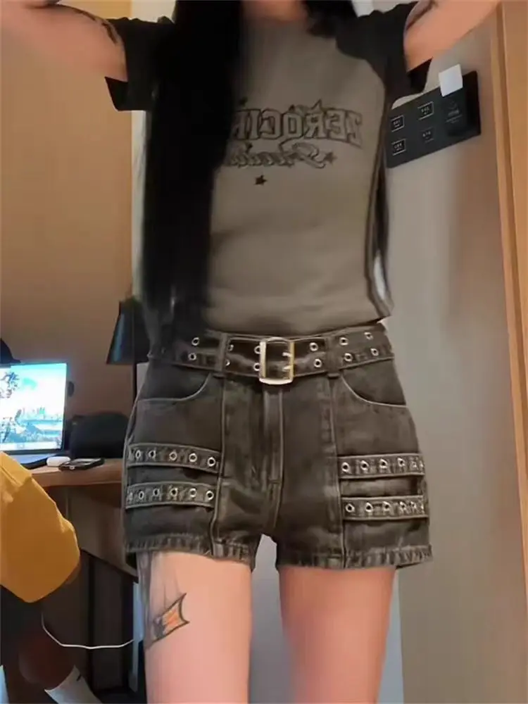 

2025 Summer New High Waist Spicy Girl Denim Shorts American Retro Versatile Slim Fit and Sexy Nail Buckle Denim Shorts