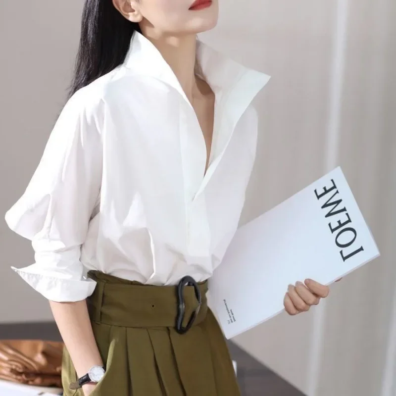 2024 أوائل الخريف نمط جديد النسخة الكورية العثة السابع كم قميص المرأة فضفاضة تناسب الوقوف طوق قميص أبيض قمة عصرية