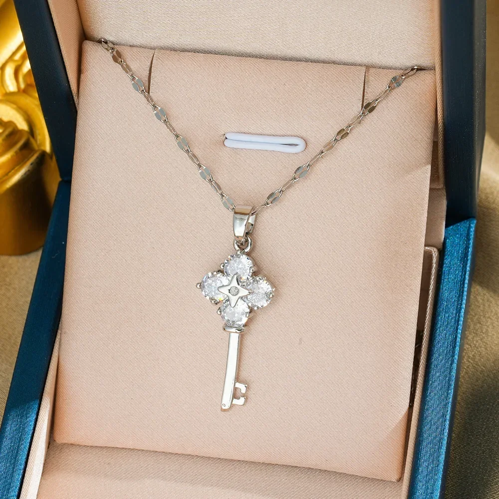 

Female personality, golden key, collarbone chain, versatile and fashionable zircon key, titanium steel necklace