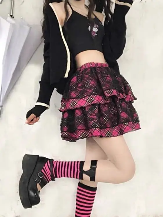 

Юбка-полусолнце в стиле Y2K Millennium Trendy Girl Harajuku Punk, черно-красная, с кружевом, короткая, с защитой от просвечивания