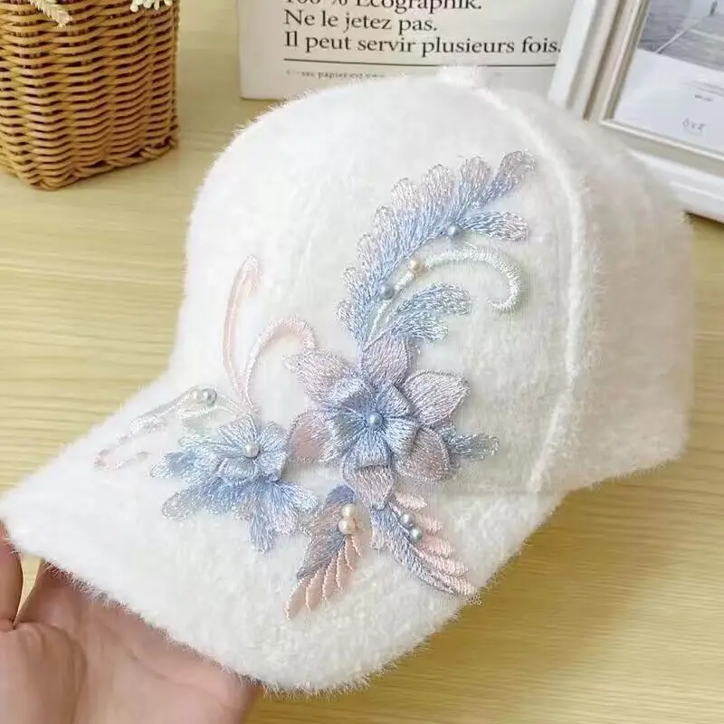 2024 Women's Fashion Embroidered Flowers Baseball Cap Lace Warm Thickened Duck Tongue Cap Fashion Pearl Hundred with Rebound Cap