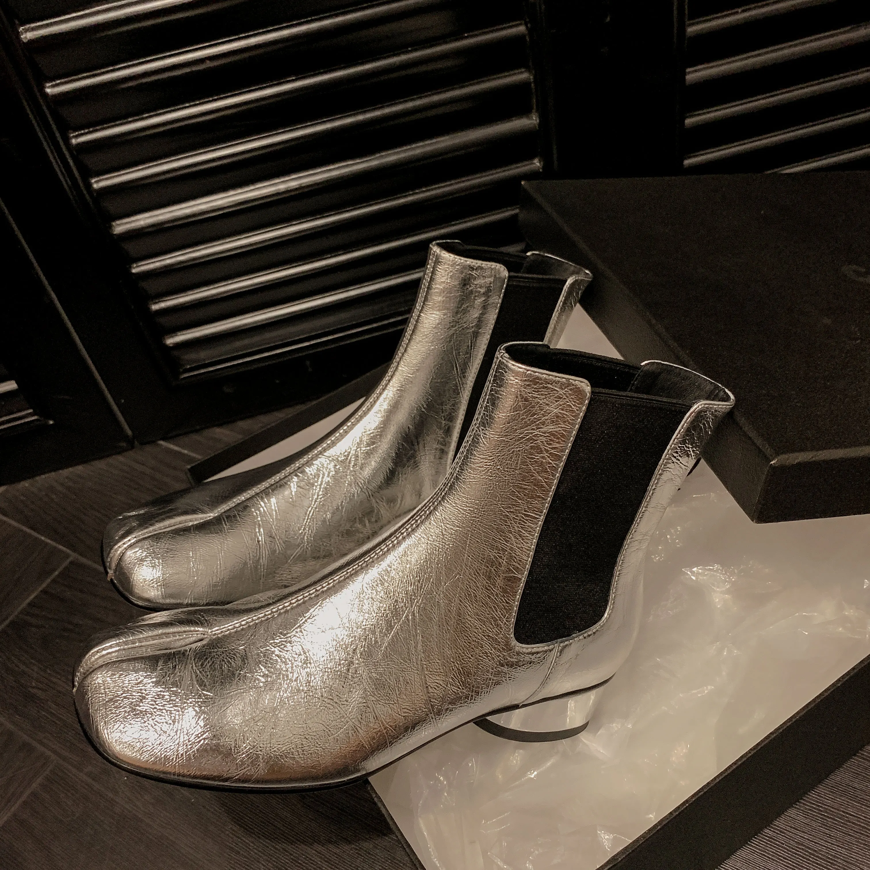 

Handmade Genuine Leather Cowhide Ankle Boots,Fashion Split Toe Chelsea Boots,Silver Women Boots