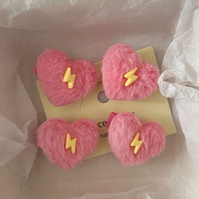 

Набор из 4 милых розовых плюшевых заколок-сердечек для волос: модный и стильный аксессуар для женщин и девушек на каждый день