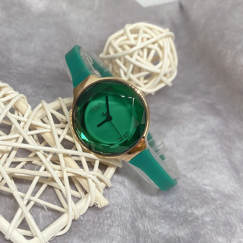 정교한 여성용 손목시계, 레트로 캔디 컬러의 고급스럽고 세련된 여성용 시계, 트렌디한 여성용 시계.