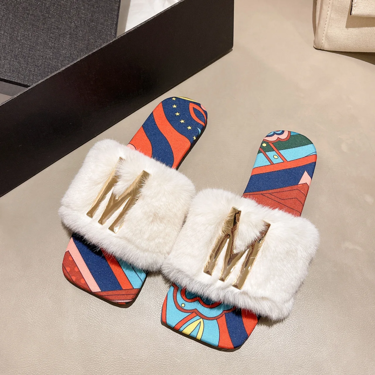 

New All-Season Outerwear Fur Slippers Flat Square Toe Peep Toe Simple Straight Sandal Metallic Letter Women's Plus Size Slippers