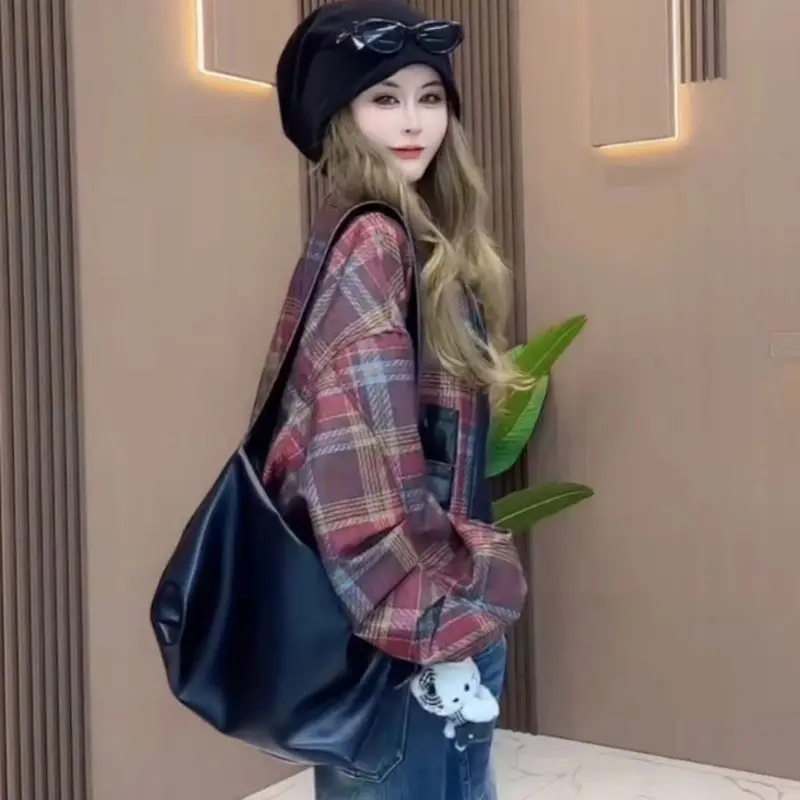 Kurze Damenjacke aus Pu-Karo-Stoff, lockere Mode und Individualität, lässt Sie jüngere aussehen, Frühlings-Herbst-Neue Pu-Lederjacke