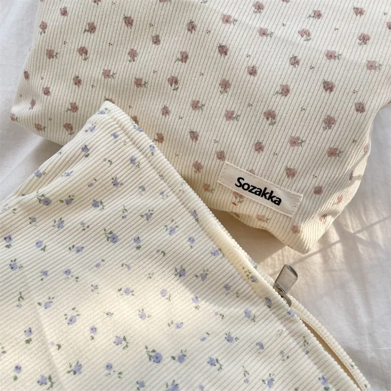 

Вельветовая косметичка с цветочным узором для женщин и девушек, на молнии, портативная, вместительная, органайзер, дорожная сумка для туалетных принадлежностей, ручная сумка-кейс