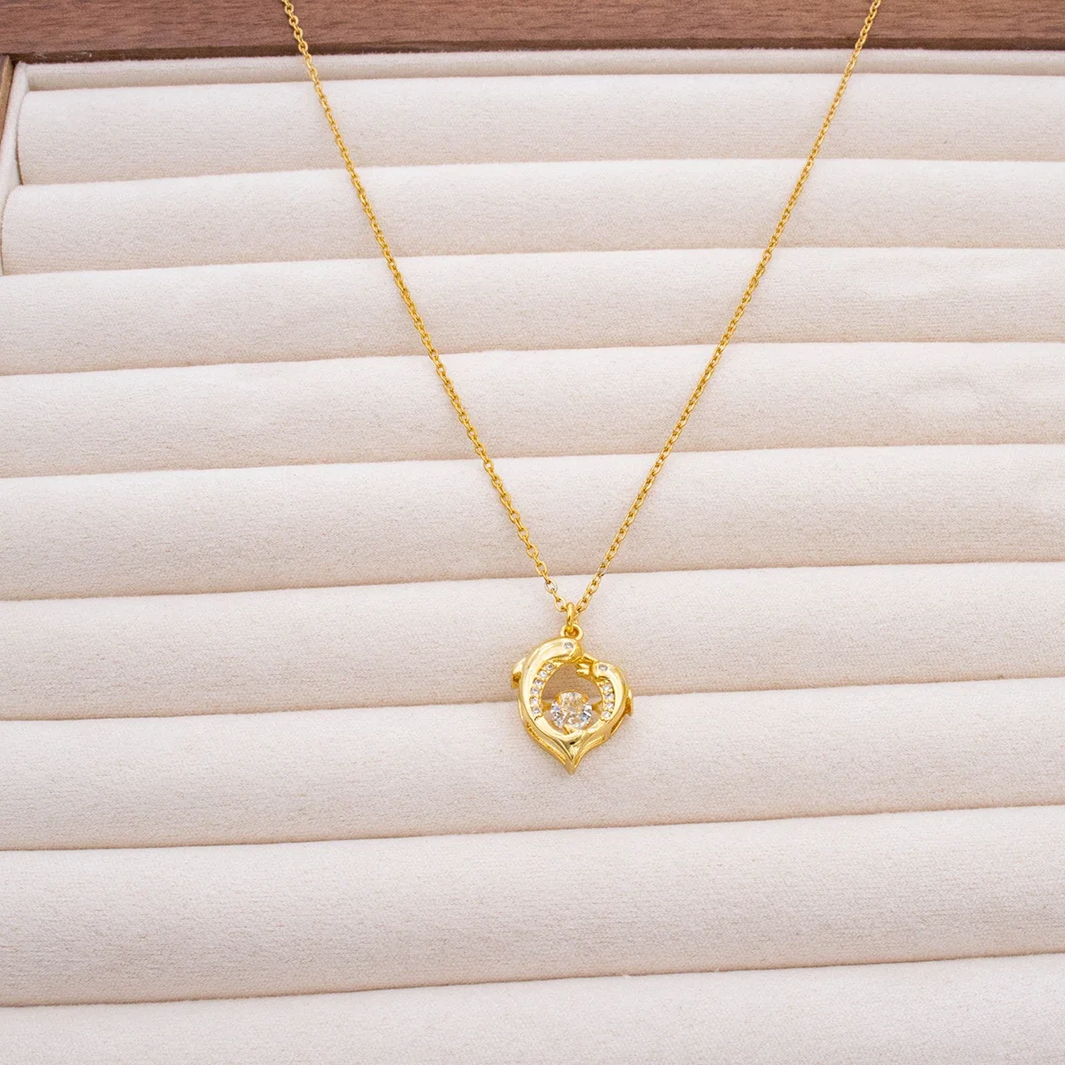 

Women's Love Heart Pendant Necklace Stainless Steel Inlay Zircon Clavicle Choker Fashion Wedding Jewelry Accessory