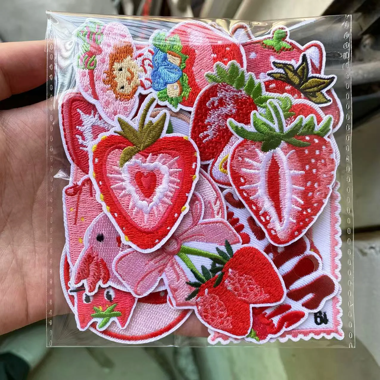 

Embroidered Cloth Patches for Strawberry Sweet Bag Decoration Computer Embroidery Labels and Fruit Patch Decorative Stickers