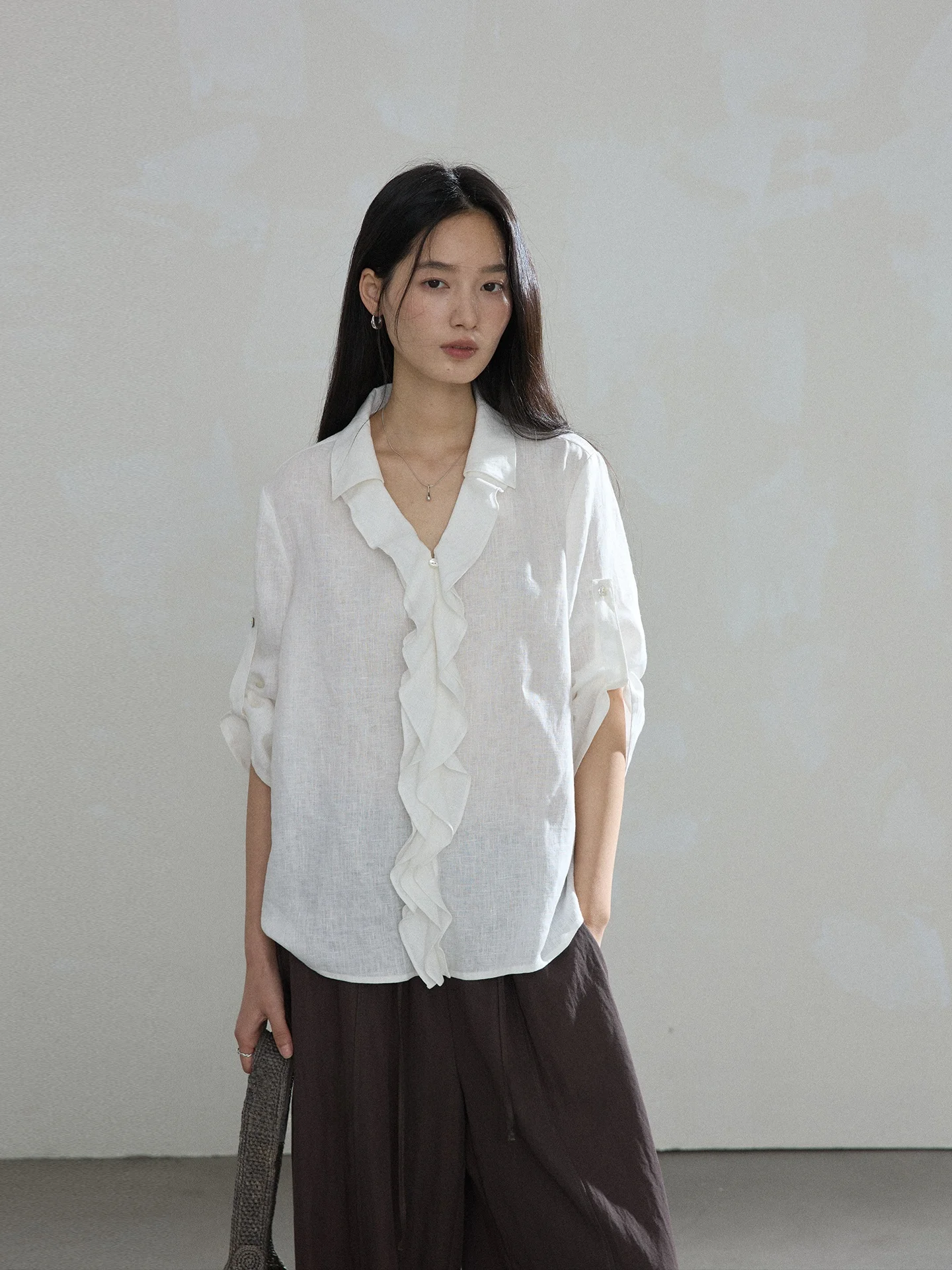 

Slimming Effect Pure Linen V-neck Shirt with Pleated Sleeves Seven-quarter Sleeve Casual Style Women's Summer Top White Thin