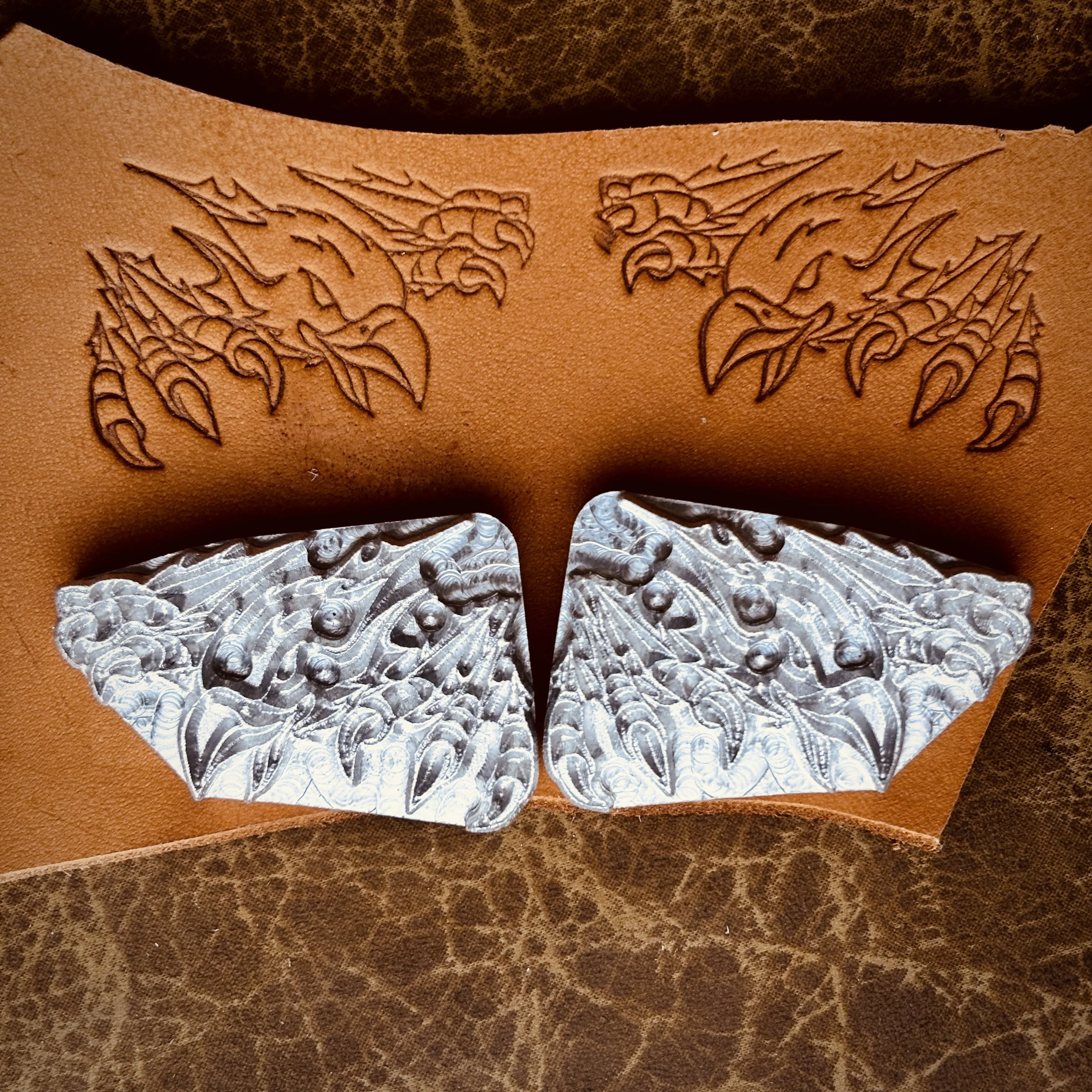 2pcs/set Eagle Line Design Leather Logo Stamp Leather Craft Tool Stamping Pressing Carving Mold