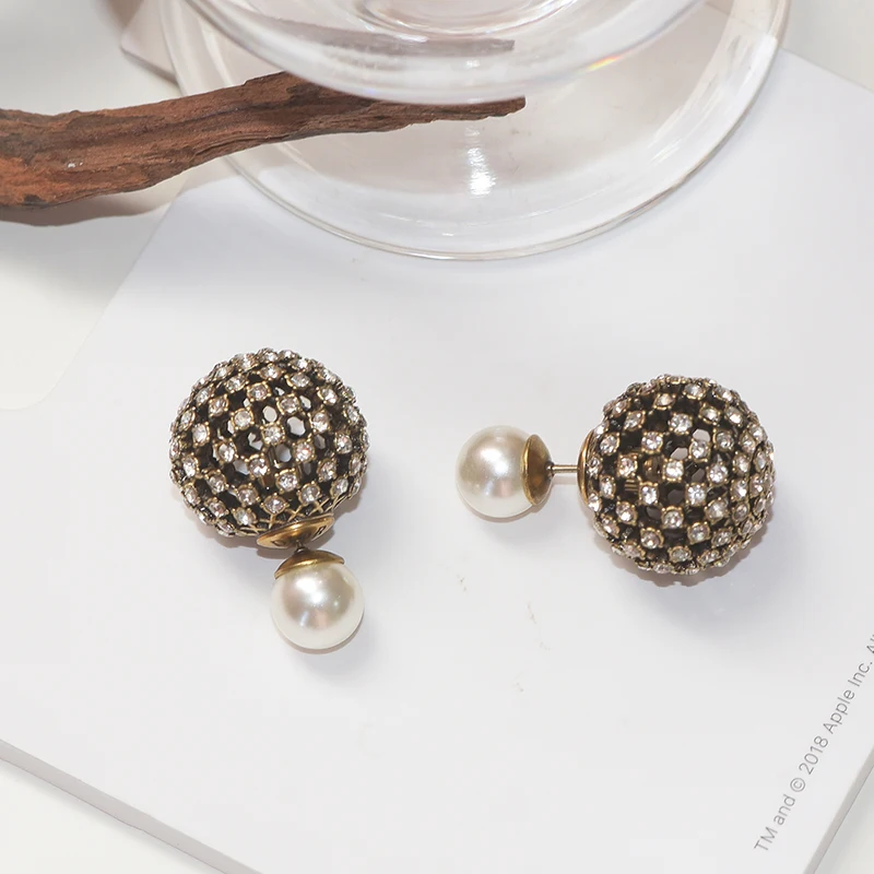 

Niche light luxury high-end flash diamond back-wearing celebrity temperament hollow diamond-encrusted retro earrings