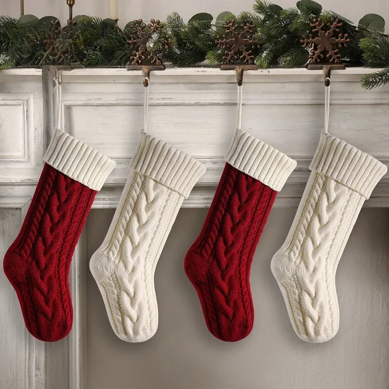 Ciondolo calzino di Natale Decorazione lavorata a maglia Decorazione dell'albero di Babbo Natale Calza regalo per bambini Calza di Natale Vigilia di Natale