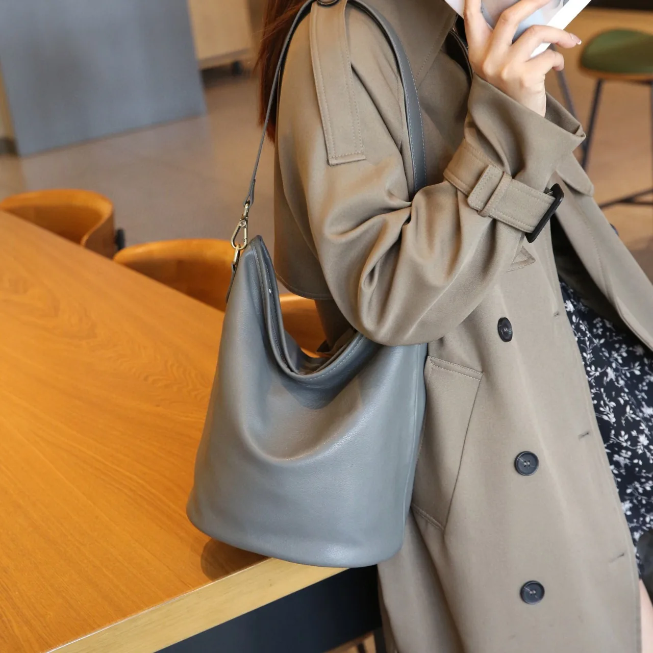 The first layer of vegetable tanned cowhide bag women's 2023 new leather women's bag shoulder crossbody bag