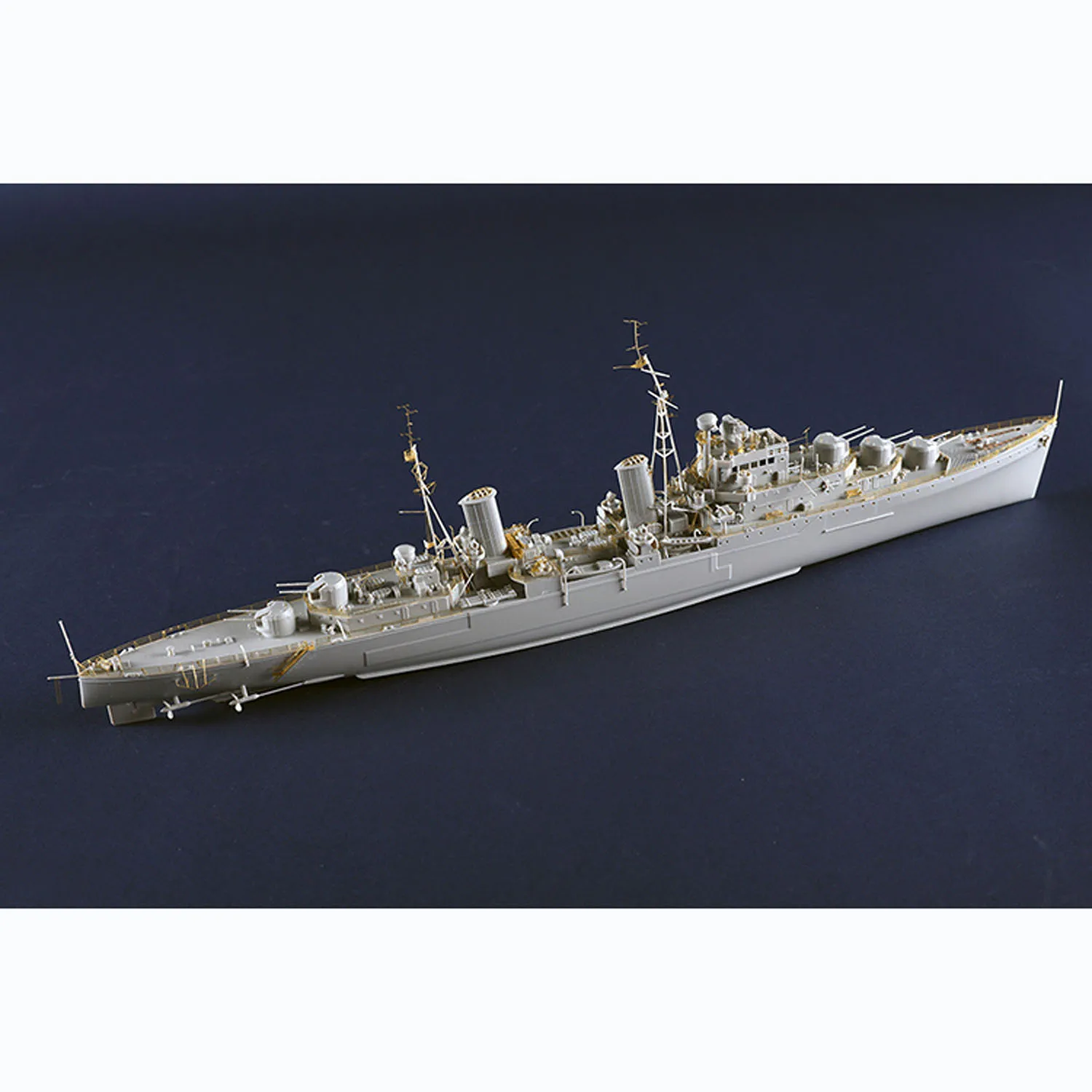 Plastic 1/350 Scale Trumpeter 05366 HMS Naiad Royal Navy Cruiser Static Display Ship Model Building Kits Toy Hobby TH24101