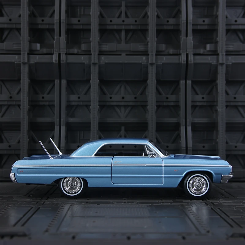 

Модель автомобиля Maisto 1:26, имитация Chevrolet Impala SS 1964 года, из сплава, с открывающимися дверями, детализированная, ретро-дизайн, роскошный седан, богатая детализация.
