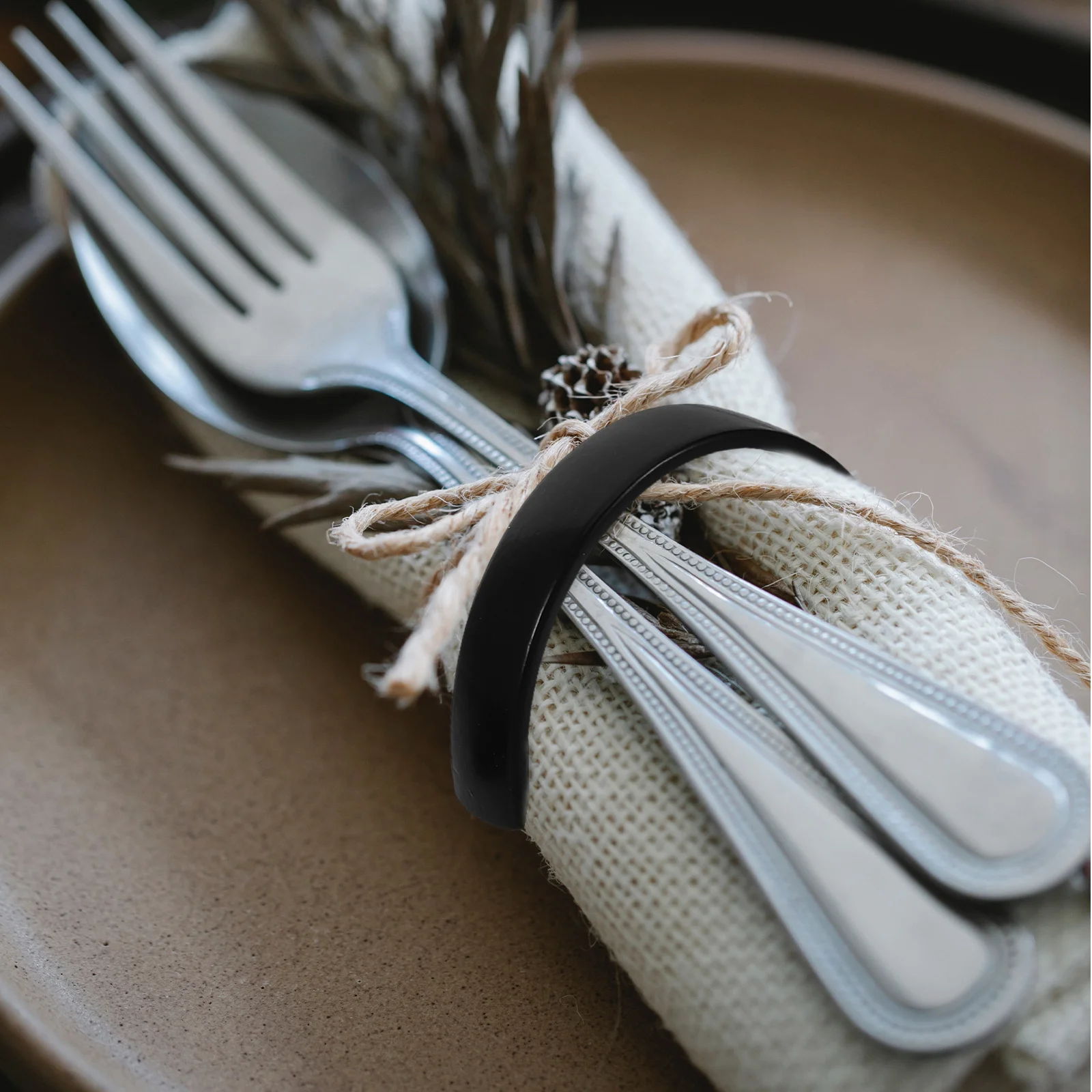 

8pcs Napkin Rings Modern Minimalist Metal D-Shaped Polished Finish Semi-Circle Design For Dining Table Wedding Party Everyday