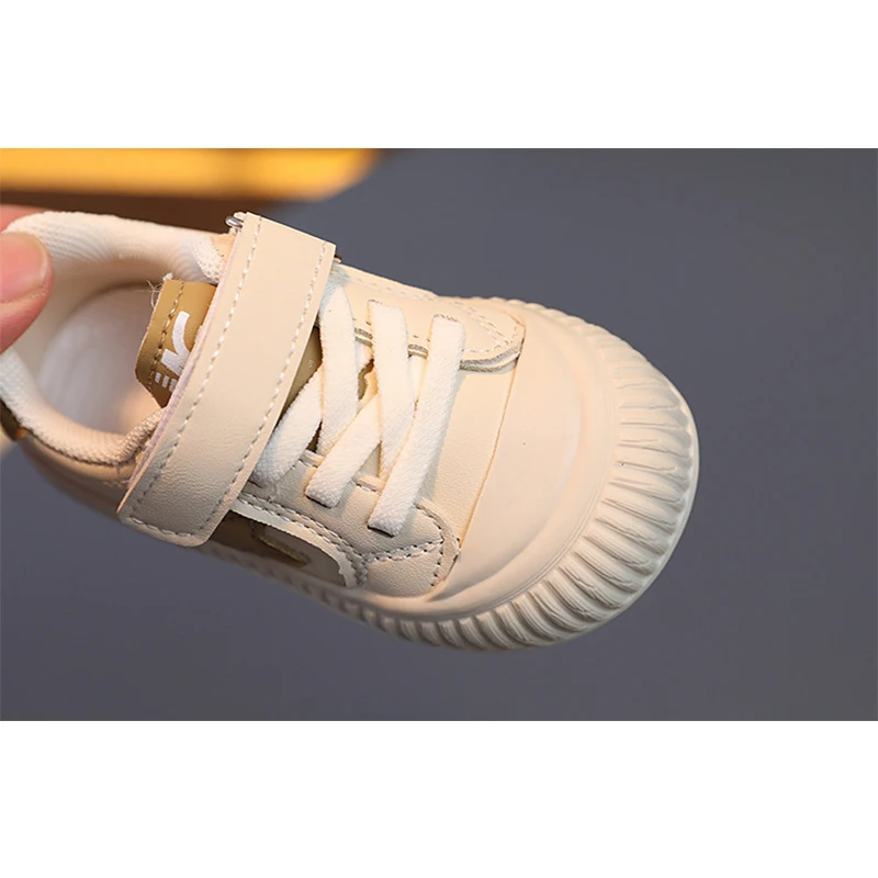 Spring Autumn Kids Shoes Boys Sneakers New Baby Girls Board Shoes Solid Color Infant Soft Leather Shoes First Walkers Anti-slip