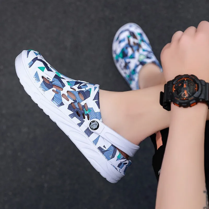 Extra Large Men's and Women's Barefoot Sandals Summer Non Slip Hole Slippers Plus Fat and Enlarged Men's and Women's Beach Shoes