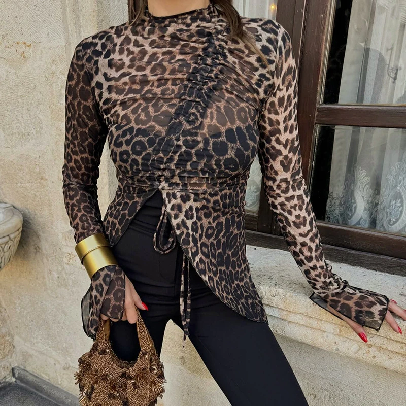 OMSJ เสือดาวพิมพ์ SHEER ตาข่ายผู้หญิงไม่สม่ําเสมอแฟชั่น T เสื้อ Drawstring Strappy Shirring แยก Hem Casual เสื้อเซ็กซี่ Clubwear