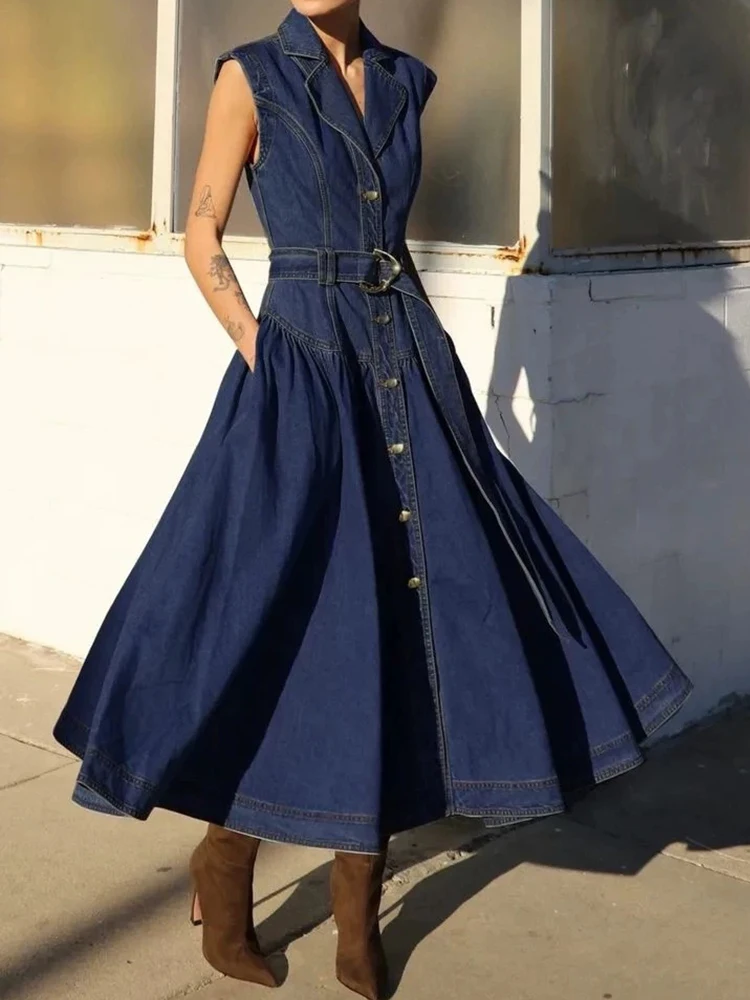 

Retro spring and summer new V-neck sleeveless denim dress with high sense of waist and slim A-line skirt and big swing dress