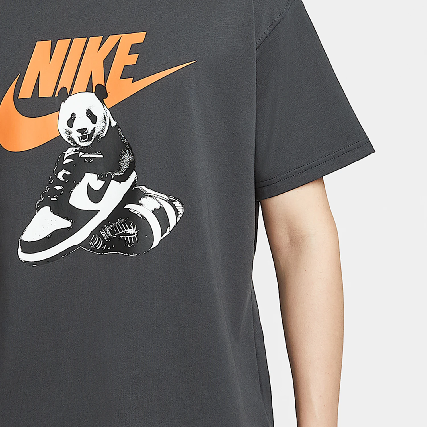 قميص Nike الأصلي الرياضي للرجال فضفاض كاجوال مطبوع بأكمام قصيرة HQ9245-060