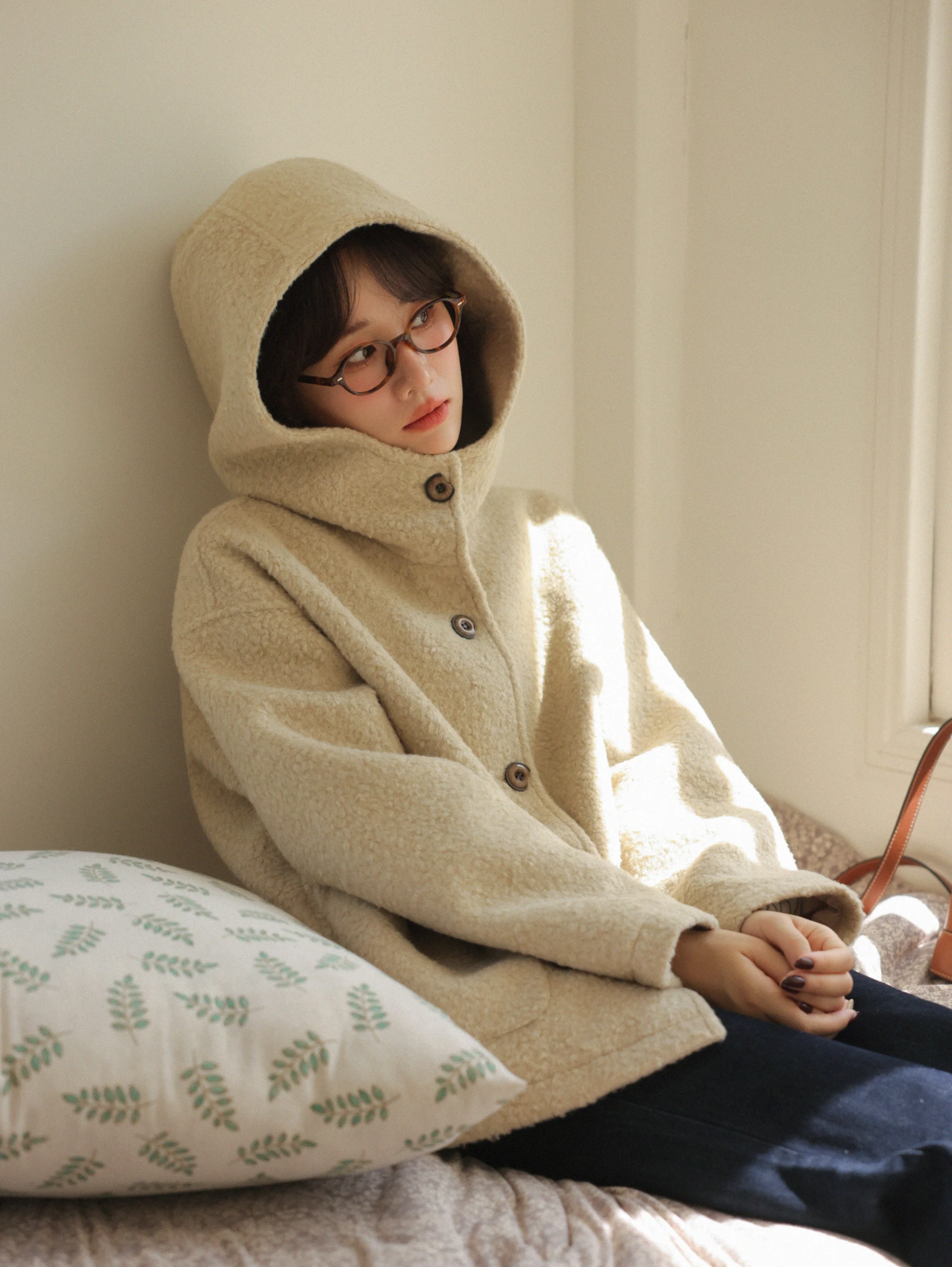 سترة صوفية لطيفة بغطاء للرأس للنساء، معطف تيدي قصير دافئ، ملابس خارجية بأزرار علوية، مظهر كاجوال شتوي، نمط مريح للاستخدام اليومي