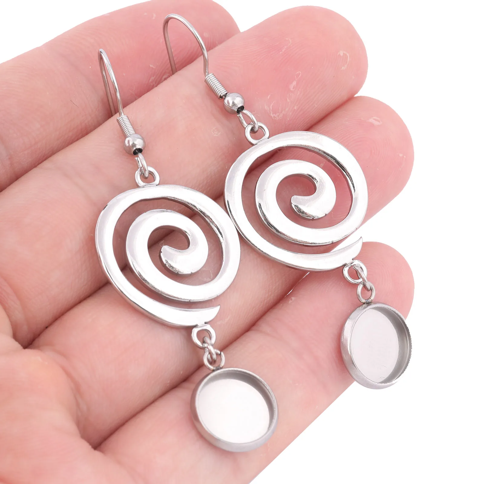 Image of 10 Stück Edelstahl Swirl Charm Ohrring Basisrohlinge passend für 10 mm Cabochon Lünettenfassungen Diy Haken Erkenntnisse für die Schmuckherstellung