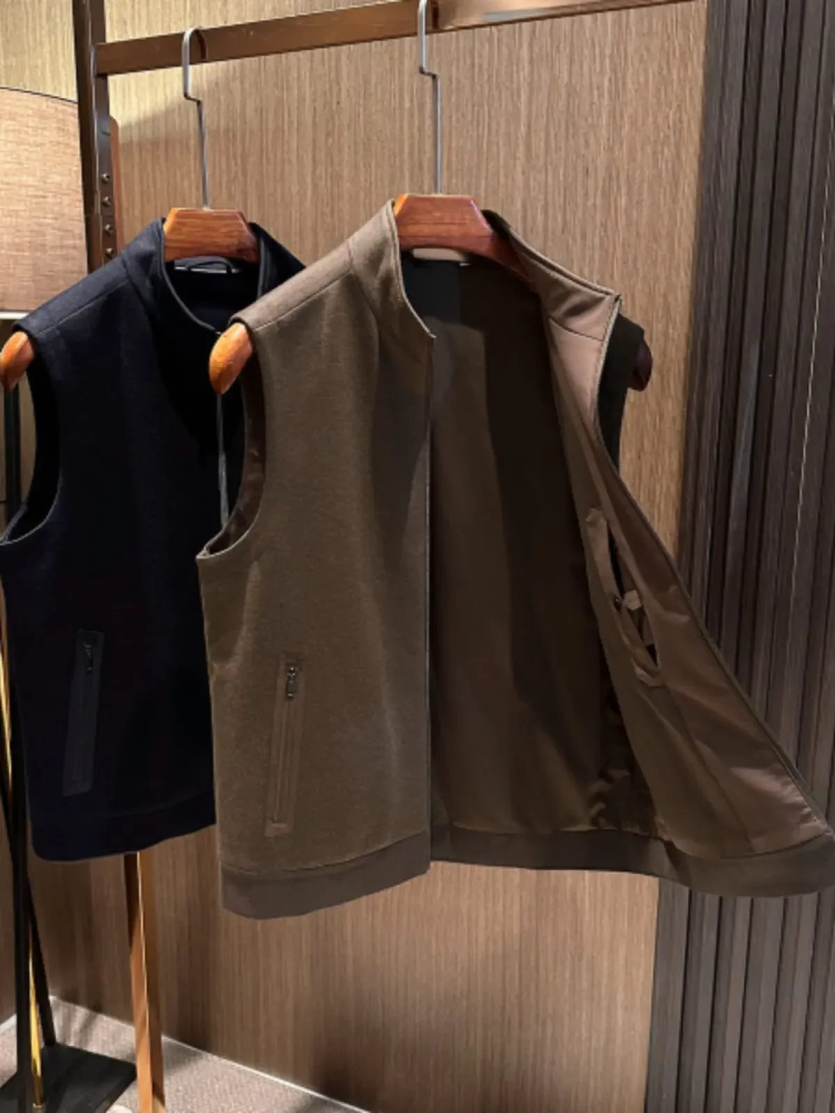 Classic old money style! Autumn and winter new men's simple solid color versatile vest men's fashion stand-up collar wool vest